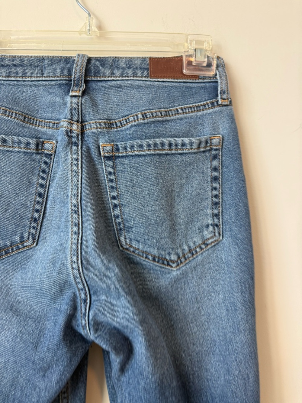 Hollister ultra high-rise distressed mom jeans size 26 - Picture 6 of 8